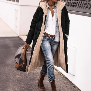 Manteau long matelassé noir à capuche avec doublure douce en peau de mouton pour femmes
