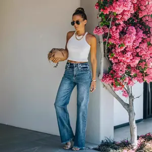 Stijlvolle dames flared jeans met hoge taille en wassing in blauwe denim voor dagelijks gebruik.