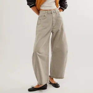Jean large taille haute pour femme avec ourlet brut et coupe décontractée élégante