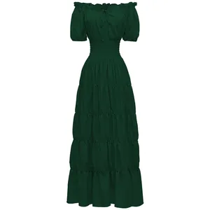 Vista detallada del vestido largo renacentista verde oscuro con cintura elástica y falda de capas