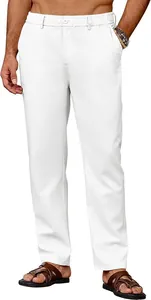 Vorderansicht der atmungsaktiven weißen Herren-Freizeithose im Leinen-Stil am Modell