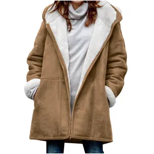 Vue détaillée de la veste à capuche mi-longue marron pour femme avec doublure polaire