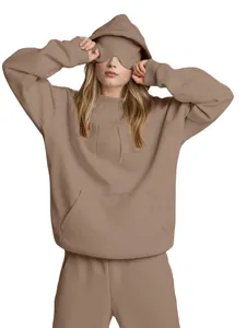 Conjunto de sudadera con capucha marrón para mujer con antifaz a juego y pantalón cómodo