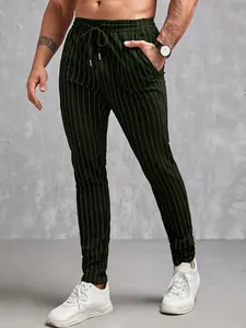 Détail du pantalon décontracté ajusté à rayures verticales vert foncé pour hommes