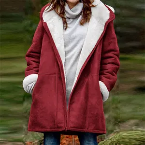 Détail de la veste mi-longue bordeaux pour femme avec doublure polaire sherpa