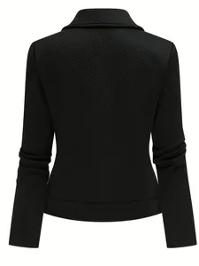 Vista posteriore di una giacca casual nera da donna con motivo geometrico