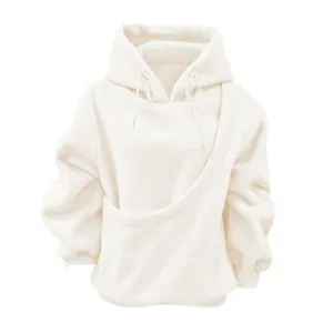 Gedetailleerde weergave van de zachte pluche hoodie met een handige zak voor huisdieren