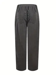 Detaillierte Rückansicht der dunkelgrauen Cordhose für Damen mit bequemem Gummizug