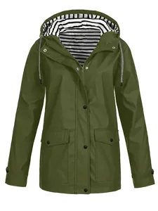 Vue détaillée d'un imperméable à capuche vert olive imperméable avec doublure à rayures