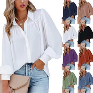 Vista dettagliata della camicia a maniche lunghe da donna con risvolto in vari colori