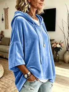 Sudadera de terciopelo azul claro con capucha, mangas tres cuartos y ajuste relajado