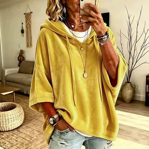 Sudadera casual con capucha de terciopelo amarillo con mangas 3/4 para mujer en casa