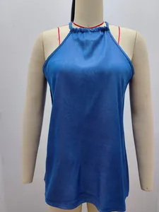 Top da donna blu con scollo allacciato al collo in finto denim e collo arricciato