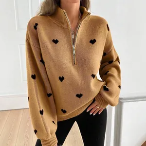 Jersey de punto para mujer con estampado de corazones y cuello de media cremallera