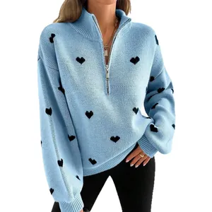 Jersey de punto azul claro para mujer con estampado de corazones y media cremallera frontal