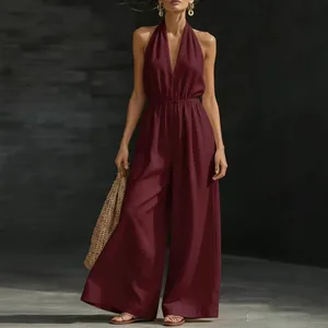 Elegante mono bardo con cuello halter, escote en V y pernera ancha para mujer