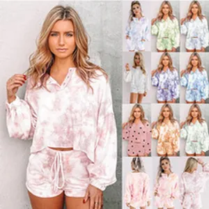 Tie-dye lounge-set voor dames met top met lange mouwen en korte broek in kleuren