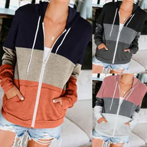 Drie kleurvarianten voor casual dames hoodies met rits en trekkoorden in een kleurblok ontwerp