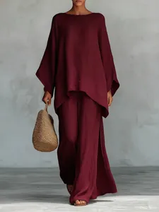Κομψό μπορντό γυναικείο σετ από λινό με μια oversized μπλούζα και φαρδιά παντελόνα