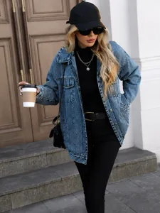 Oversized vintage blauw denim jack voor dames met borstzakken en knoopsluiting aan de voorkant