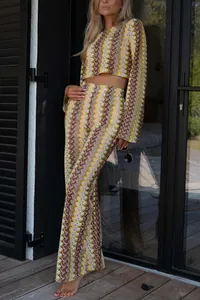 Boho-Häkelstrick-Zweiteiler mit Zickzack-Muster, Crop-Top und ausgestellter Hose