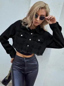 Modische schwarze Kurzjacke aus Denim für Damen mit Boyfriend-Passform und Fransen-Saum