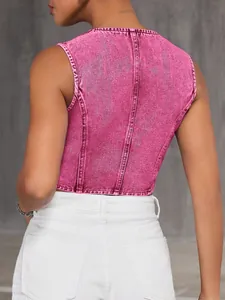 Rückansicht eines rosa ärmellosen Denim-Westentops für Damen mit Nähten