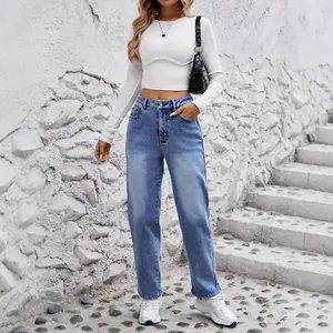 Jean bleu classique à taille haute et jambe droite pour femme avec fini délavé
