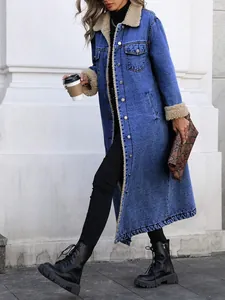 Lange denim jas voor dames met warme sherpa fleece voering en kraag in klassiek blauw
