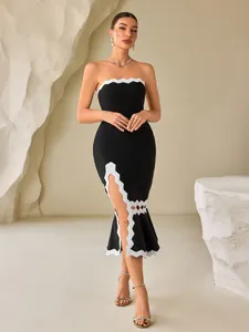 Elegante abito a fascia bianco e nero stile Hepburn con spacco e fondo a sirena.