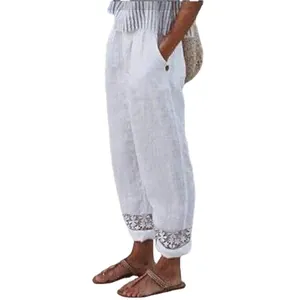 Pantaloni casual in cotone e lino bianchi con bordo in pizzo floreale donna