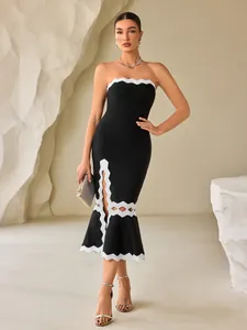 Elegante abito a fascia stile Hepburn con orlo a sirena smerlato nero e bianco.