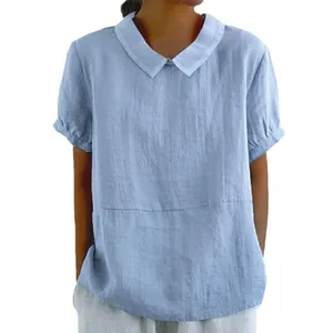 Elegante camicetta da donna in cotone e lino azzurro con colletto Peter Pan per primavera.