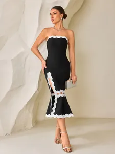 Elegante abito bandage bicolore con orlo a sirena a zigzag e spacco alto in vista dettagliata