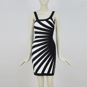 Zebramuster Bandagenkleid mit figurbetonter Passform und ärmellosem Design auf Mannequin