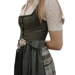 Elegante vestido tradicional alemán Dirndl para el Oktoberfest con corpiño verde y encaje
