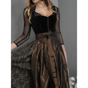Elegante abito Dirndl per l'Oktoberfest con corpetto in velluto nero e gonna in bronzo