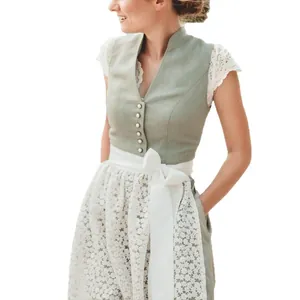 Vestido tradicional alemán para el Oktoberfest con chaleco verde salvia y delantal de encaje.