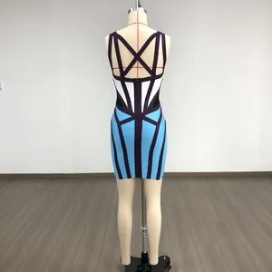Vue arrière d'une mini-robe bandage moulante à blocs de couleurs et bretelles