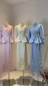 Ensembles jupe à basque élégants avec broderie papillon délicate en trois tons pastel