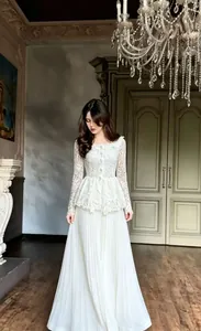 Ensemble élégant de haut en dentelle blanche et jupe longue plissée de style français
