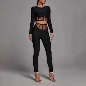 Ensemble deux pièces noir avec haut en mesh à manches longues et pantalon taille haute