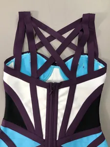Détail d'une robe bandage color-block avec bretelles croisées dans le dos et zip