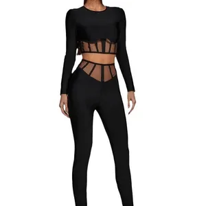 Ensemble deux pièces noir à manches longues avec découpes en maille et legging taille haute