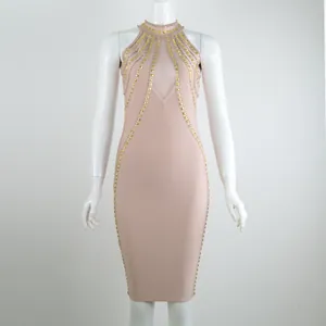 Elegante abito a fascia nude con perline dorate e scollatura all'americana in mesh trasparente