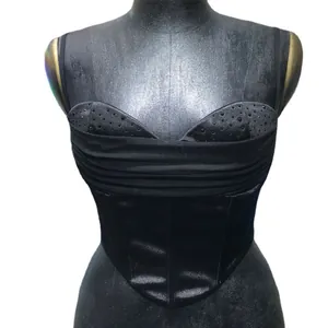 Elegantes schwarzes Mesh-Korsett-Top mit funkelnden Strasssteinen und schmalen Trägern