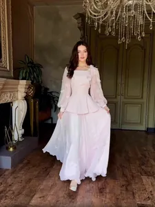 Robe longue rose pâle de style français élégante avec taille à basque et jupe