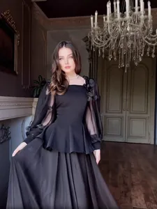 Robe trapèze noire élégante de style français avec manches transparentes et fleurs