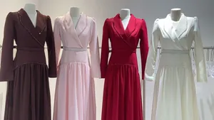 Élégantes robes de soirée à manches longues, col en V perlé et jupe plissée en quatre couleurs