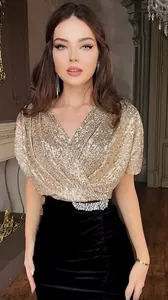 Vestido de noche elegante con lentejuelas doradas y falda de terciopelo negro para gala